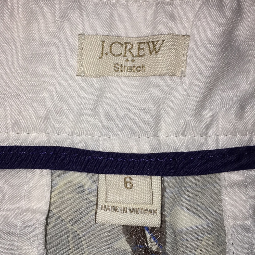 LADIES J CREW SHORTS - Picture 3 of 5